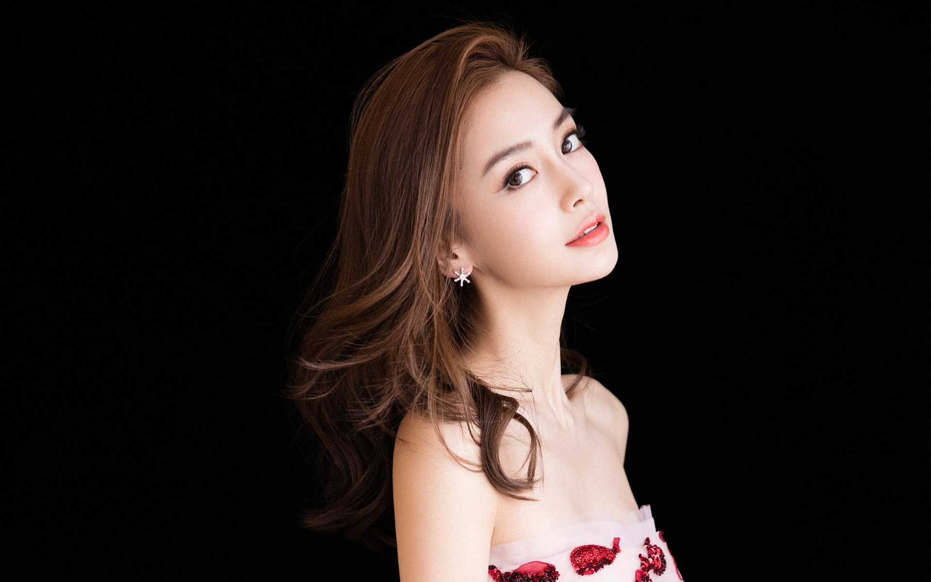西班牙女足实力无懈，崛起之路扬眉，西班牙女足联赛历届冠军
