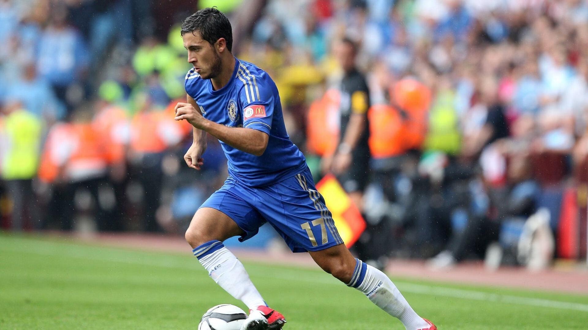 “篮球+健康”公益项目在全国各地同步推动，增强青少年体魄，公益篮球的宣传语